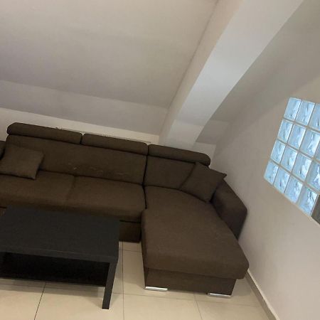 Apartamento Chez Ana Otopeni Exterior foto