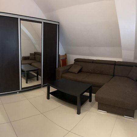 Apartamento Chez Ana Otopeni Exterior foto