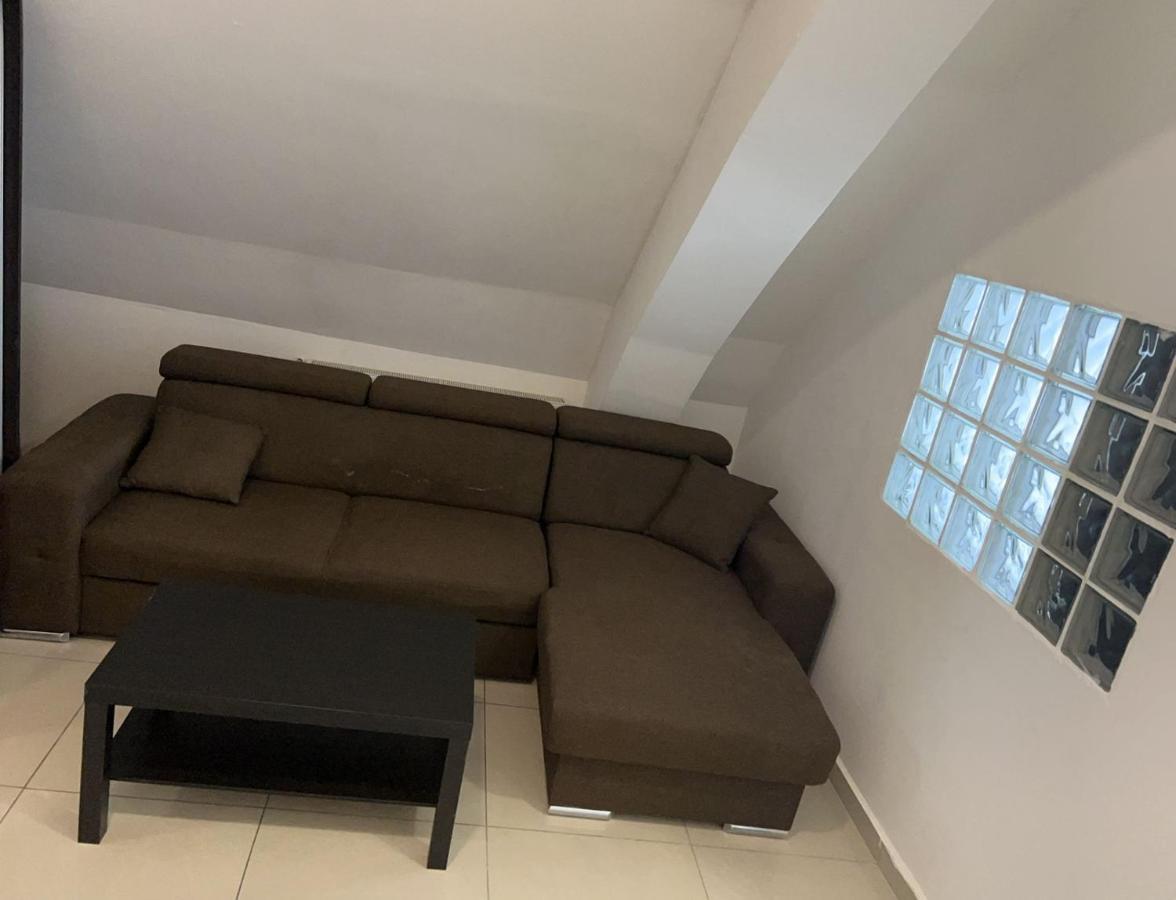 Apartamento Chez Ana Otopeni Exterior foto